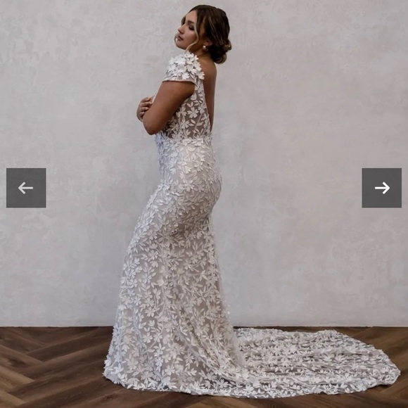 Made with love Darcy Wedding dress Gown Ivory 3D Floral Lace US Size 8 AU 12 - Picture 2 of 16